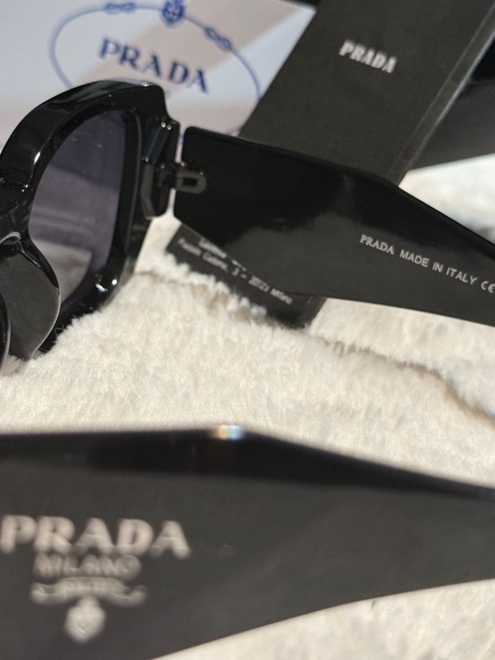 Prada - Picture 8 of 11